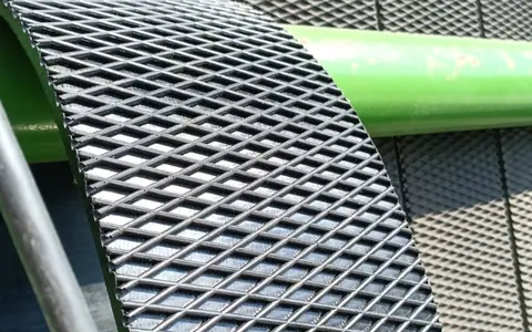 Ремень John Deere с ромбовидной поверхностью